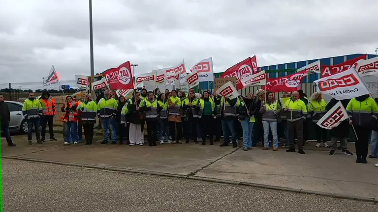 concentraci&oacute;n de empleados Tableros Los&aacute;n en Villabr&aacute;zaro  (12)