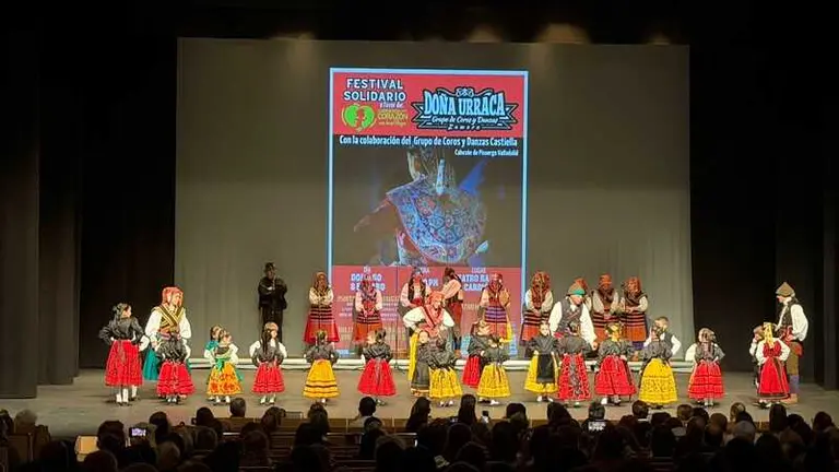 Do&ntilde;a Urraca, actuaci&oacute;n en el teatro Ramos Carri&oacute;n_9