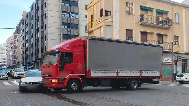 Colisi&oacute;n ami&iacute;n y turismo avenida portugal y san pablo