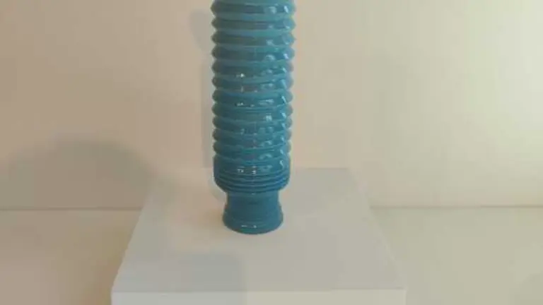 Orinal plegable, obra de Alberto Segurado