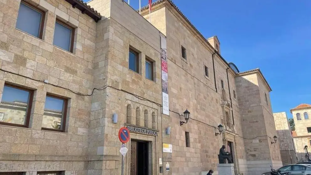 Biblioteca p&uacute;blica de Zamora