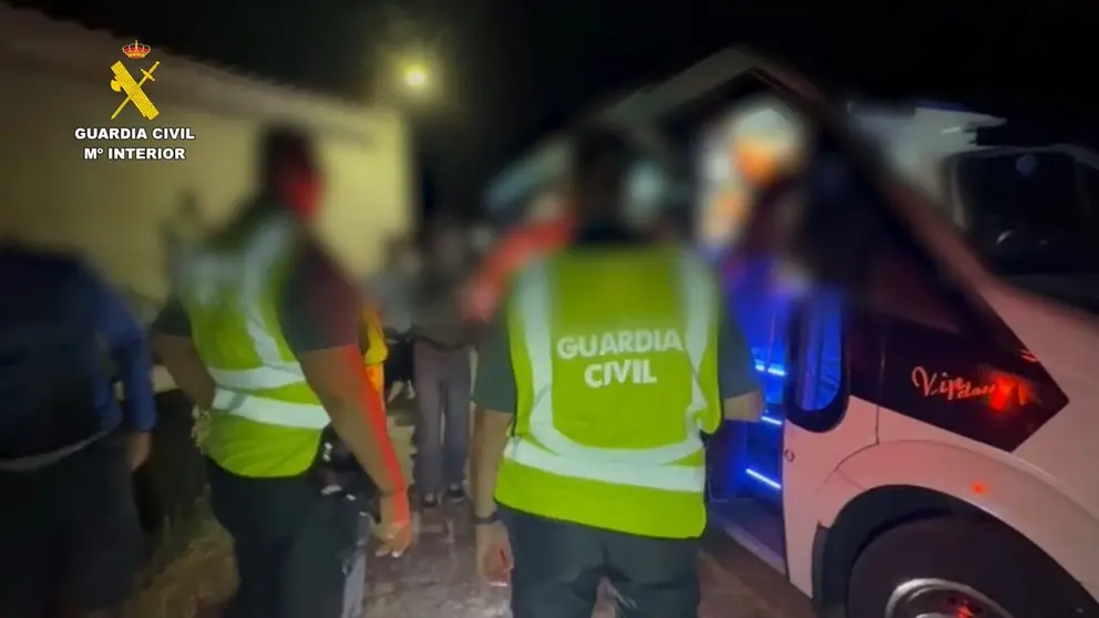 Un tren se aver&iacute;a en Zamora y los pasajeros son escoltados a pie por la Guardia Civil (1)