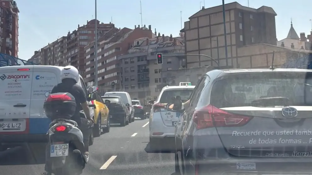 Imagen de archivo de coches en la autovía, en Cardenal Cisneros