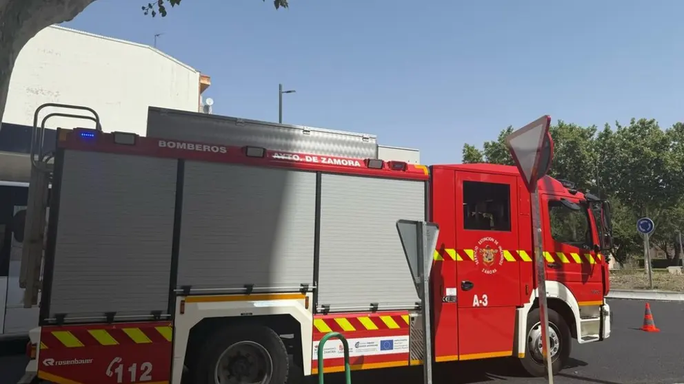 Cami&oacute;n de bomberos 2 foto de archivo