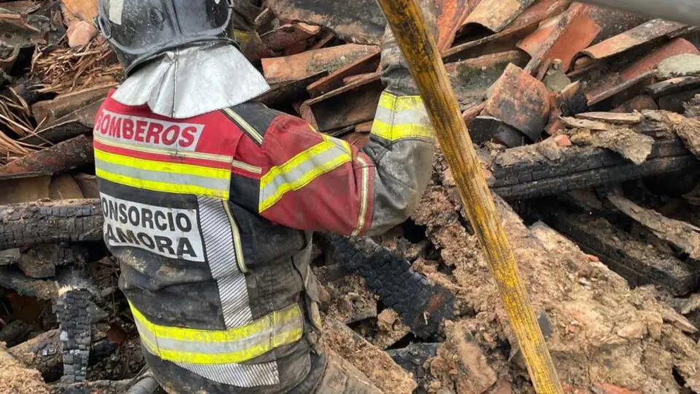 Bomberos en una de las intervenciones en Benavente