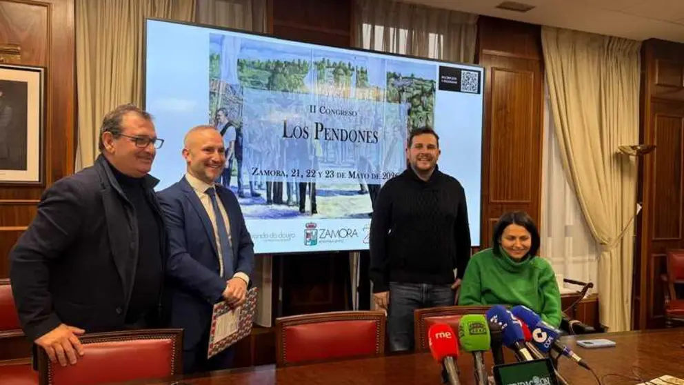 presentaci&oacute;n Los Pendones