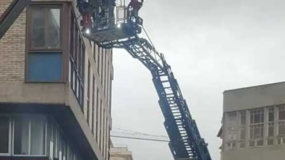 bomberos en el centro de Zamora (2)
