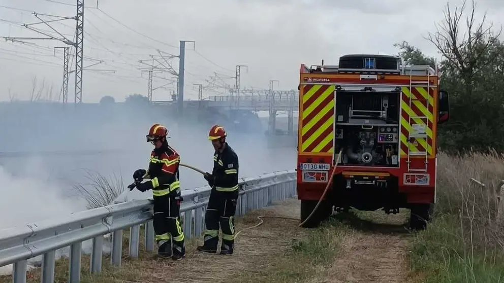 Incendio Coreses pr&oacute;ximo v&iacute;a del AVE
