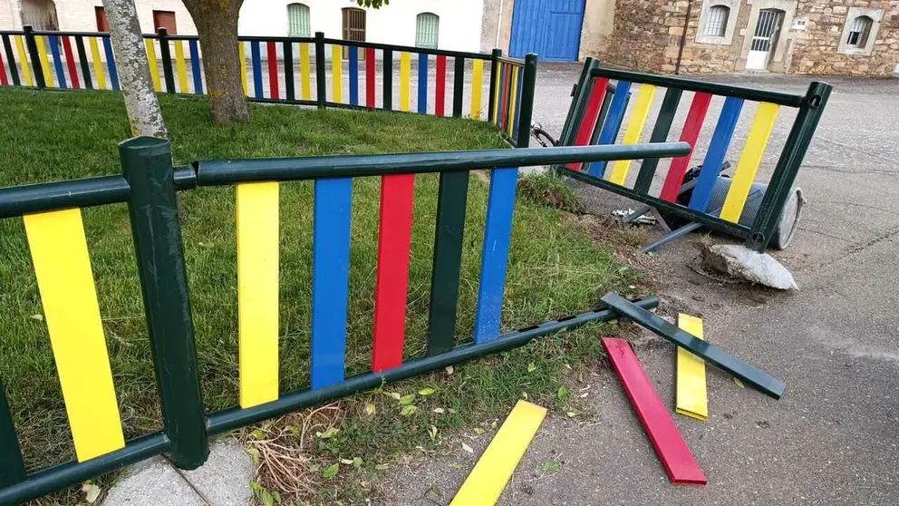 Estado en el que quedaron las valla del parque de Losilla