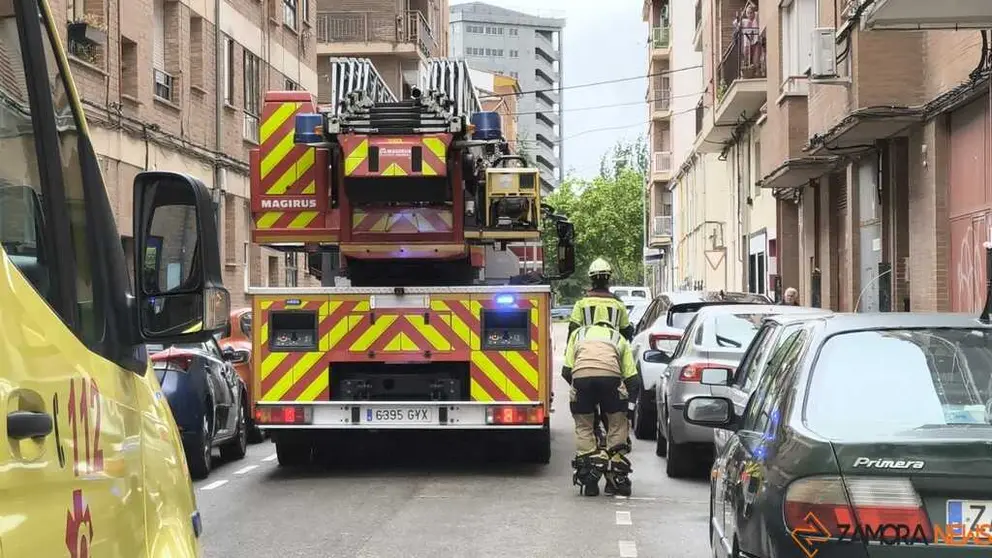 Bomberos y emergencias sanitarias calle Pizarro _6