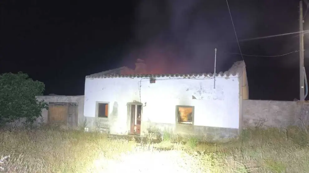 incendio casa en Pereruela de Sayago  (1)