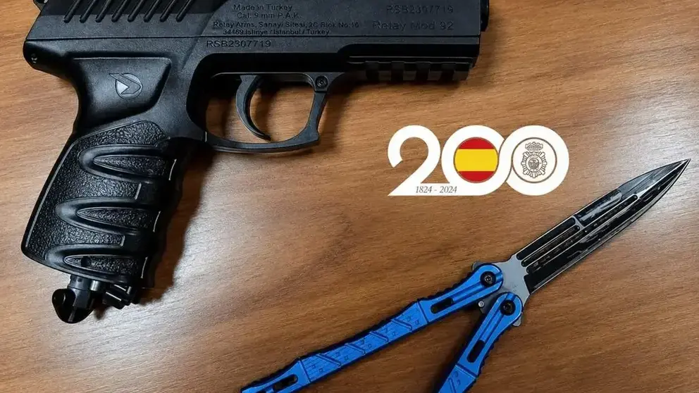 La Polic&iacute;a interviene una navaja mariposa y una pistola de aire comprimido