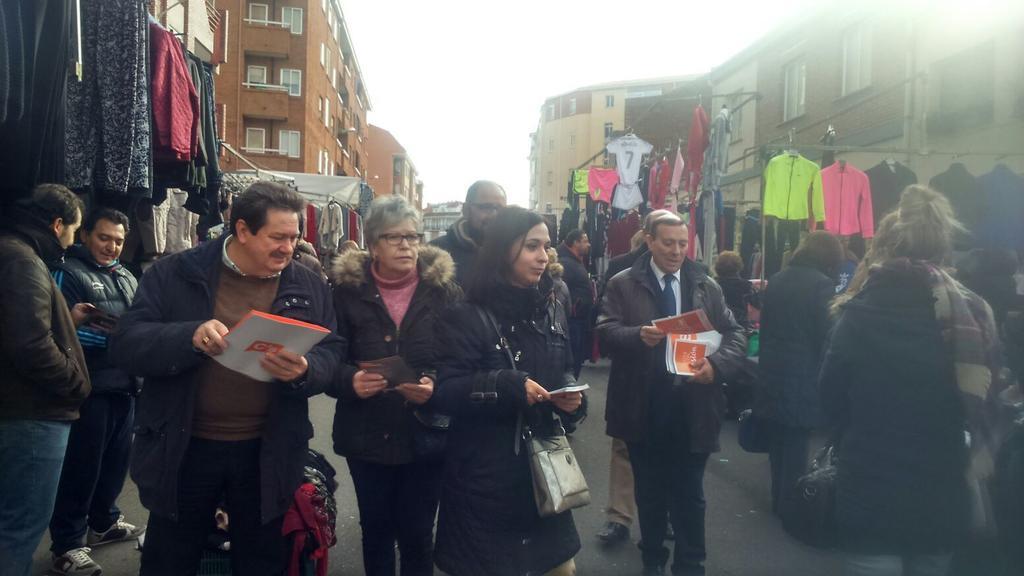 Ciudadanos Zamora candidatos en mercadillo Benavente 10-12-2015