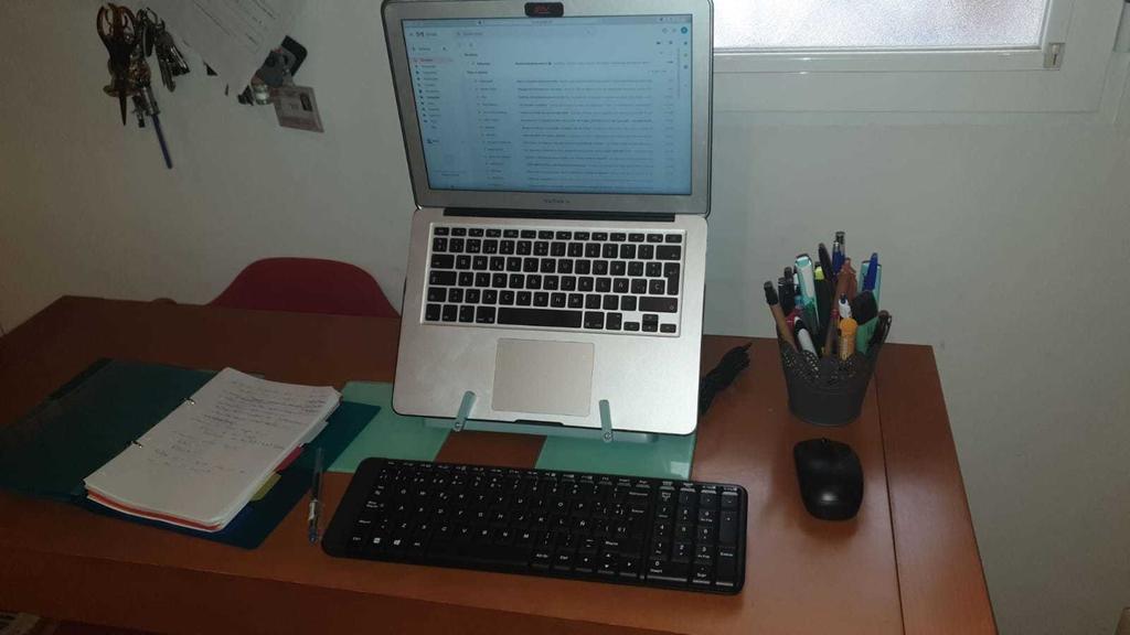 Escritorio_Álvaro.jpeg