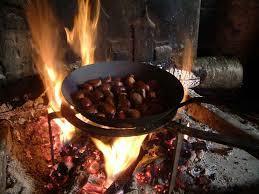 Vivos y muertos se dan la mano en torno al fuego y las castañas