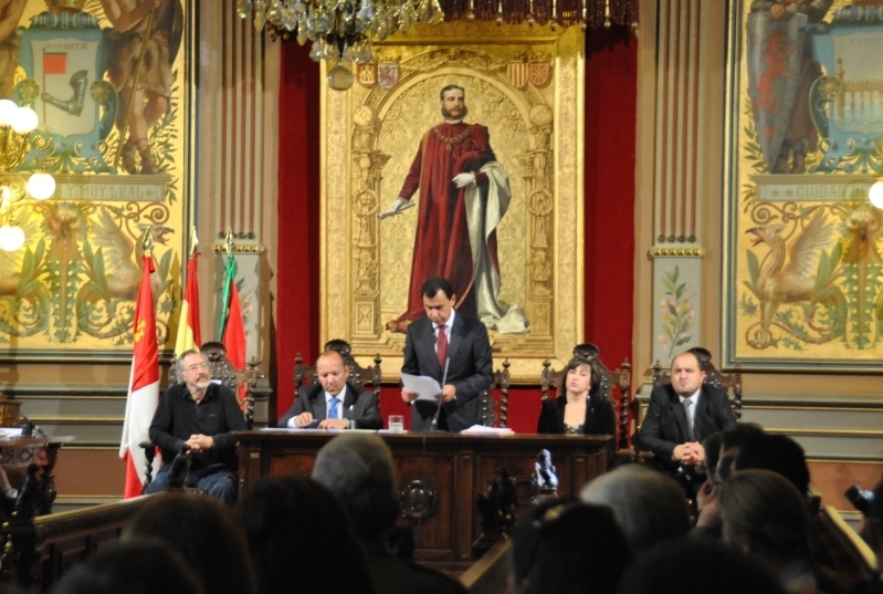 Imágenes del Pleno en conmemoración del Bicentenario de la Diputación.