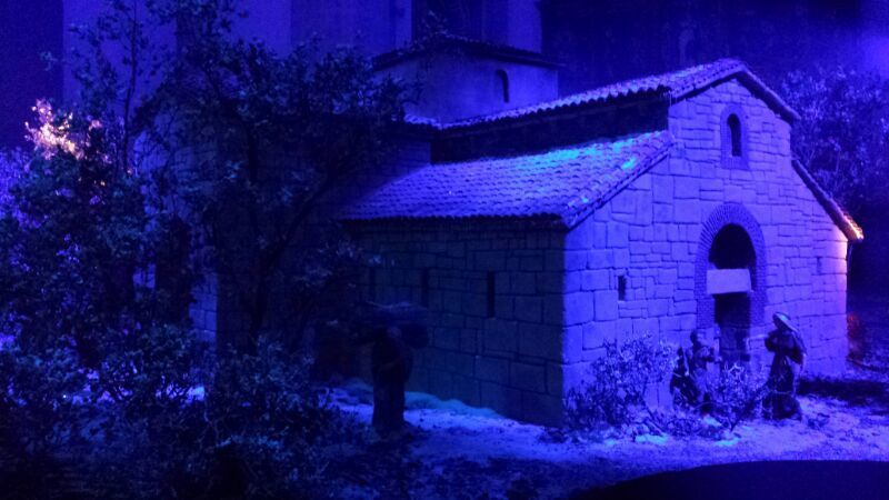 En la instalación destaca una gran maqueta de San Pedro de la Nave