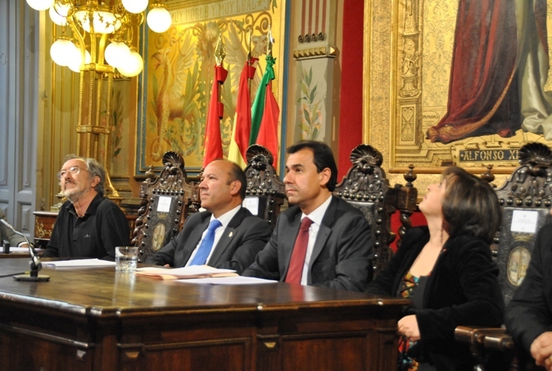 Imágenes del Pleno en conmemoración del Bicentenario de la Diputación.