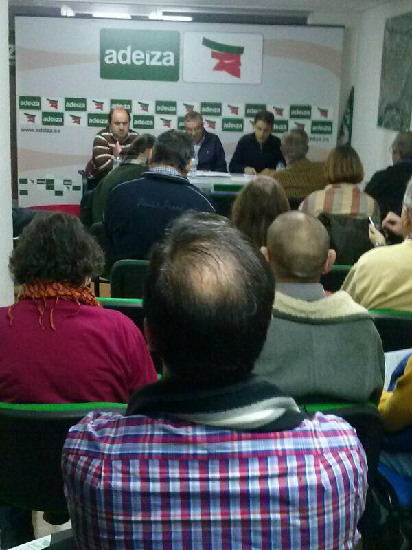 Un momento del acto celebrad en la sede de Adeiza