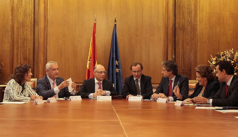 Martínez Maíllo (derecha) en un momento de la reunión