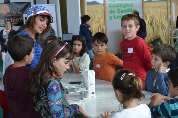 Los niños descubren las posibilidades de la pasta fresca