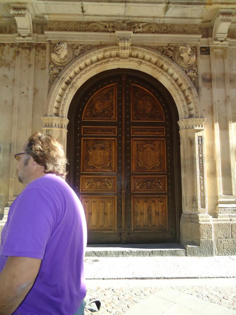 Puerta de entrada al antiguo Palacio Provincial