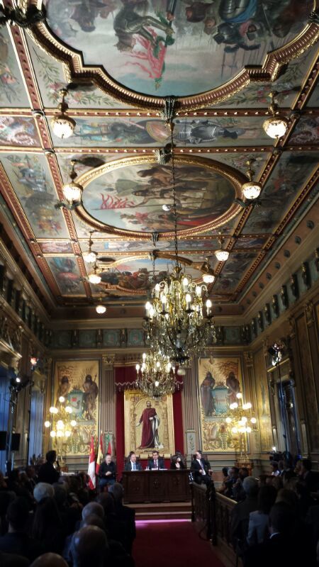 Las pinturas del salón son una crónica de la historia de Zamora