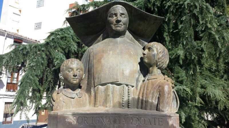 Estatua de Sor Ignacia Idoate, de Antonio Pedrero