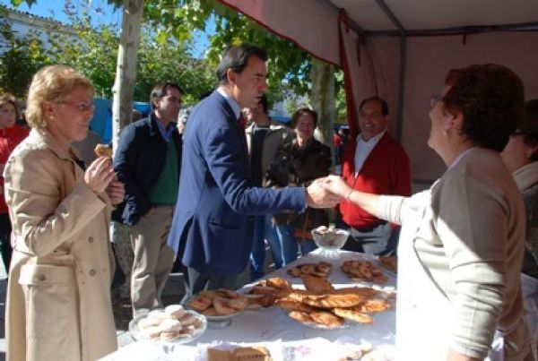 El presidente Fernando Martínez Maillo visita la feria