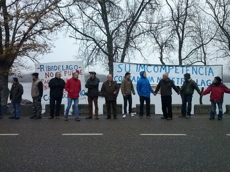 Protesta por la contaminación del Lago de Sanabria.