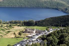 El lago y el mirador natural de San Martín de Castañeda