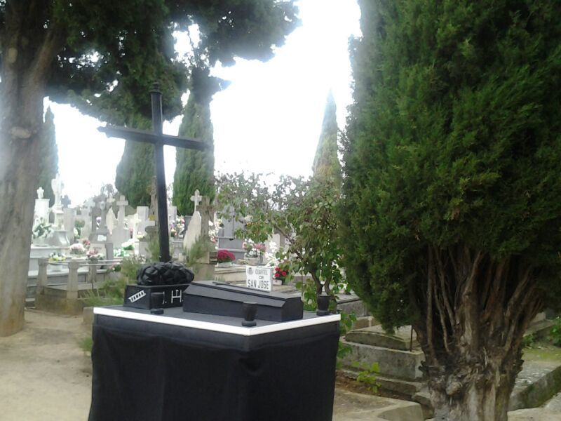 Catafalco donde tiene lugar la misa de Ánimas