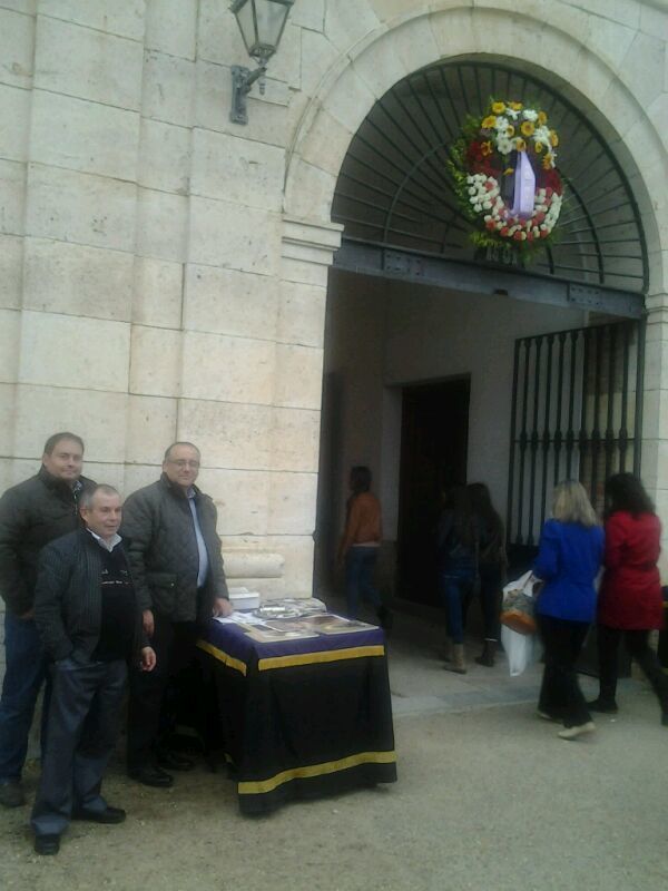 Otra de las mesas instaladas en el camposanto toresano