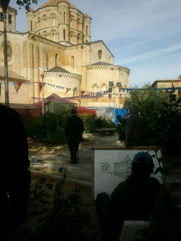 Uno de los participantes en el concurso de pintura rápida. (Foto: Mario González)