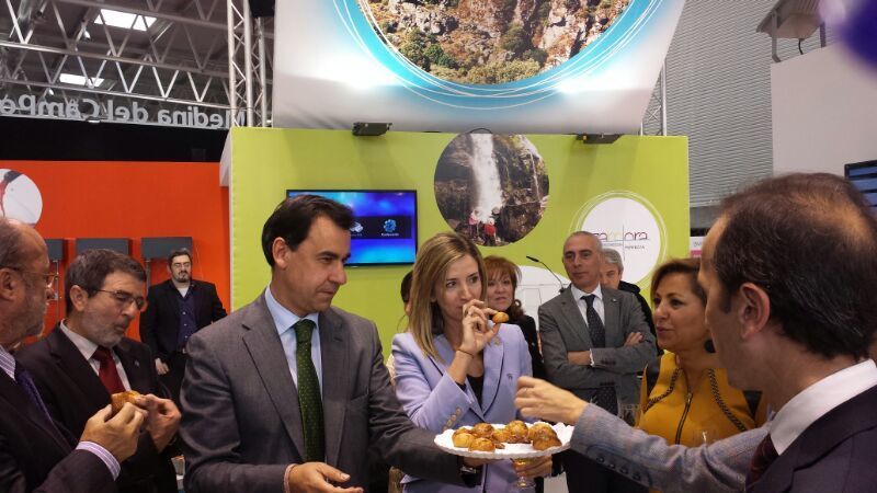 Dugustación de aceitadas y vino estancia piedra.