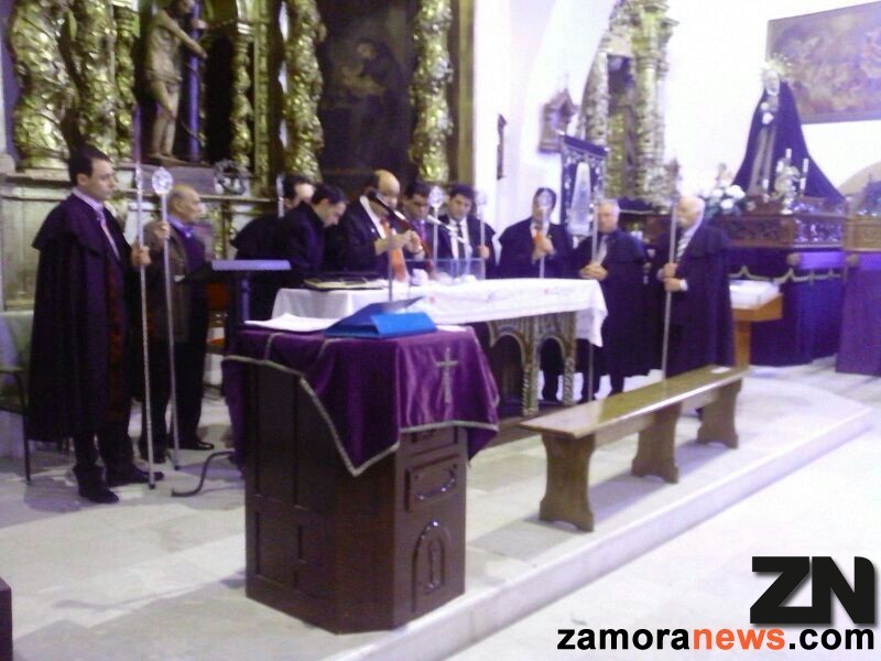 A la ceremonia han asistido los escribanos y abades en ejercicio