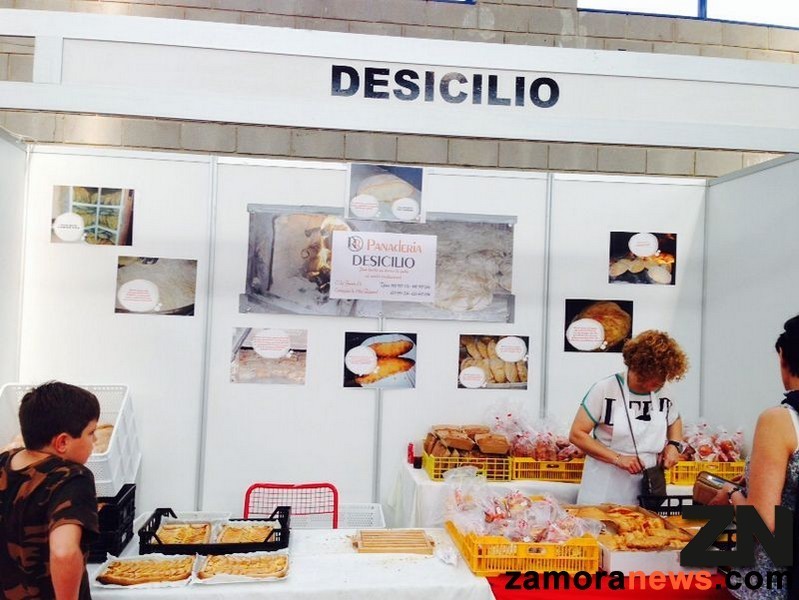 Uno de los expositores de productos de la tierra