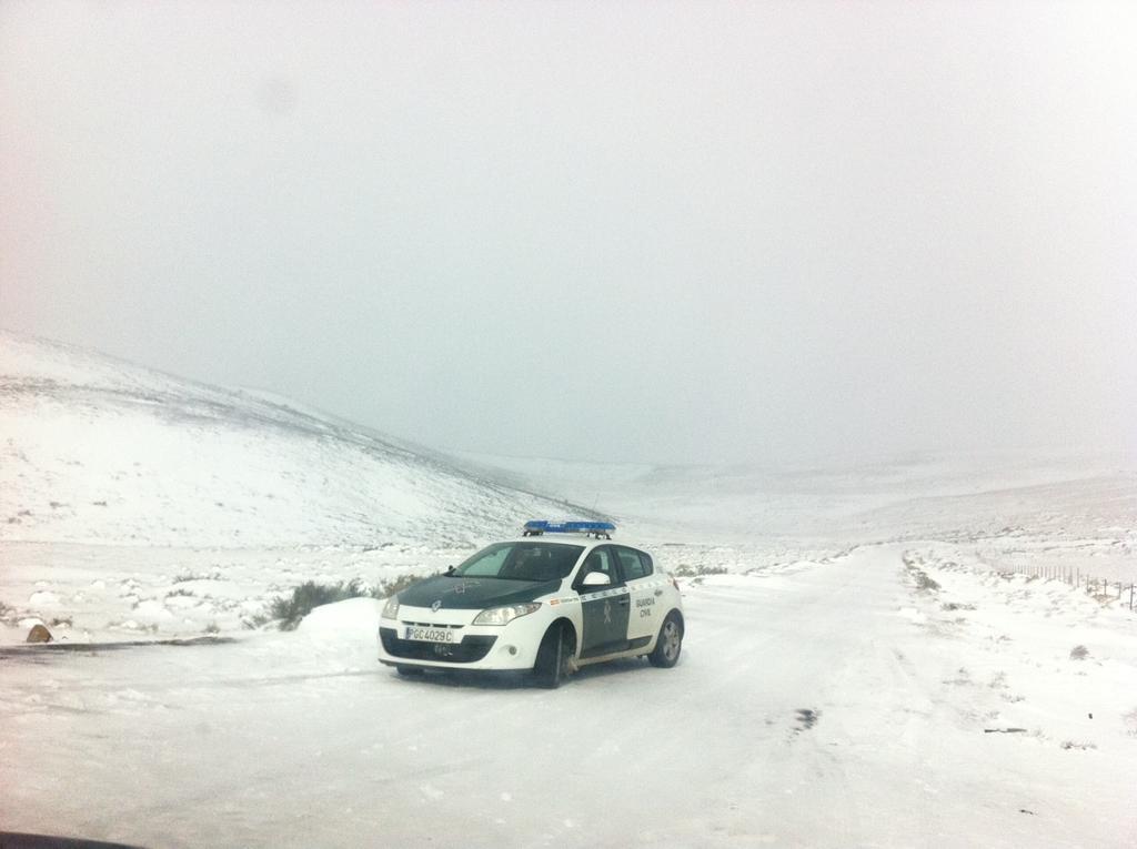 El acceso a la Laguna cortado por nieve