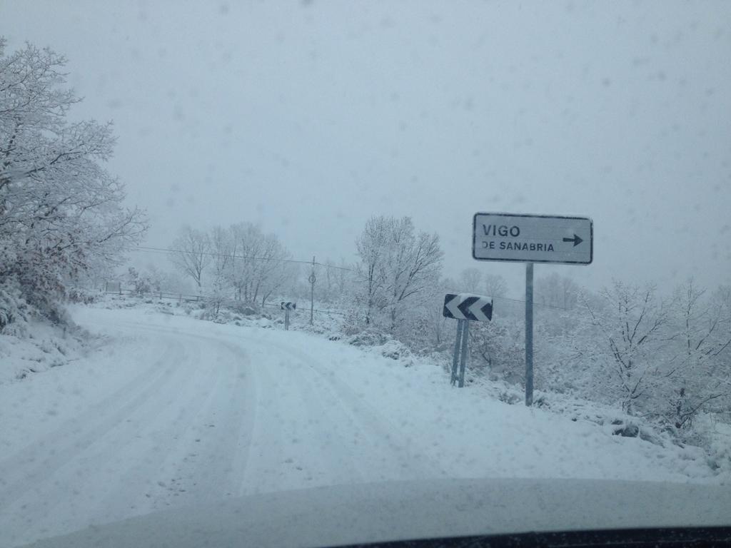 Algunas de las carreteras de la comarca permanecen intransitables. (Foto:R.Miguélez)