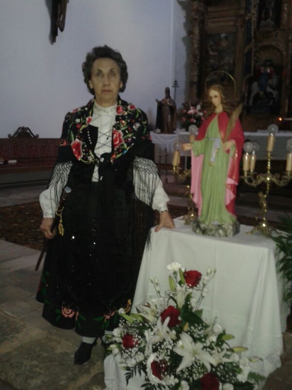 Una de las aguedas con la santa