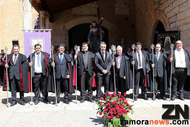 Los Abades, junto a Jesús Nazareno.