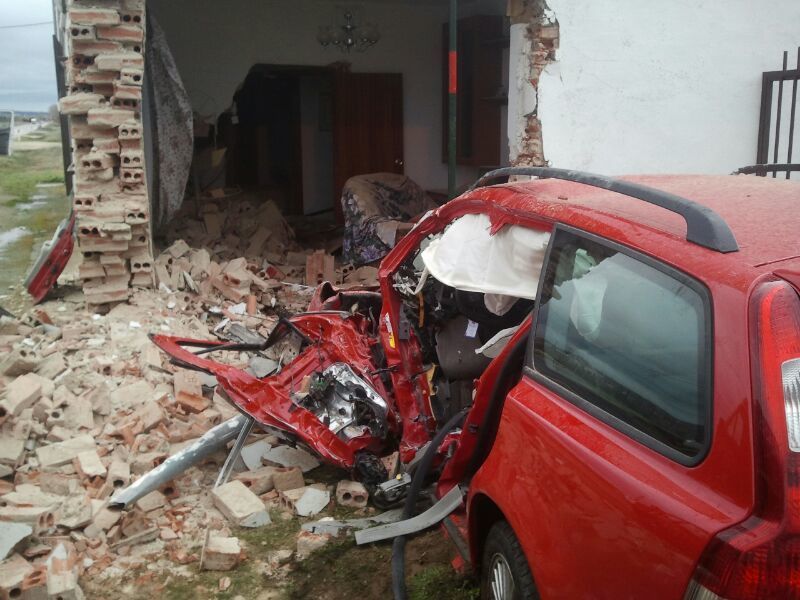 El turismo ha destrozado una de las paredes del inmueble