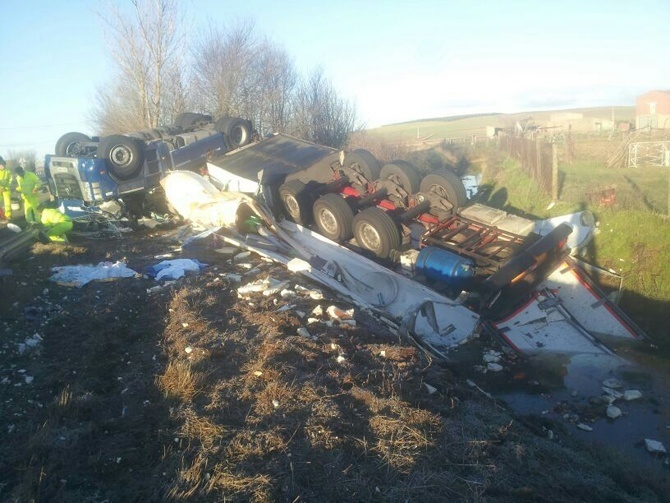 El camión se salió de la vía por causas desconocidas (Foto: Interbenavente)