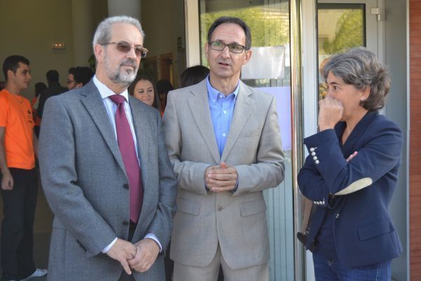 El rector Daniel Hernández Ruipérez inaugura la bienvenida