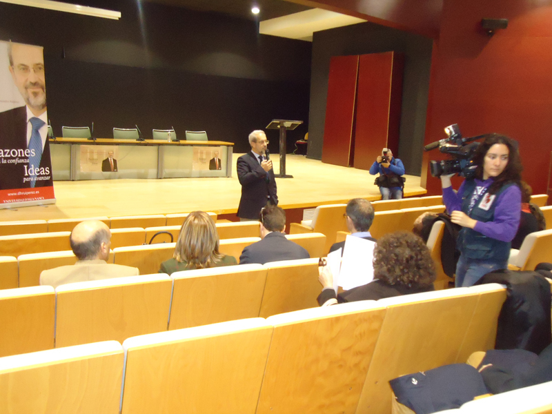 Hernández Ruipérez en el salón de actos del campus Viriato.
