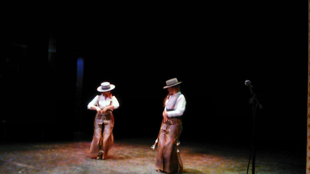 Parte de la actuación del grupo zamorano Alma Rociera