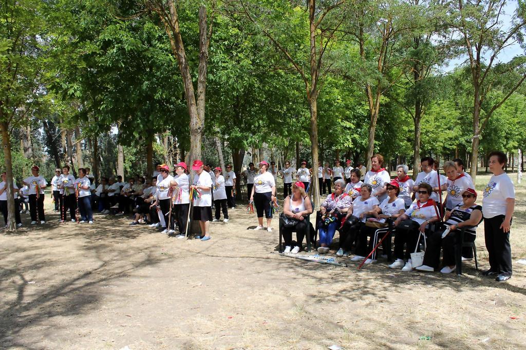 Los grupos esperan el comienzo de las actividades