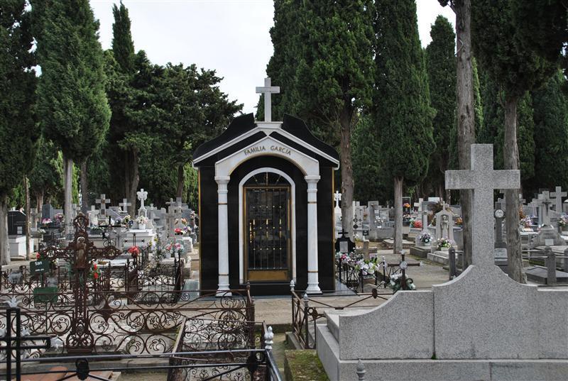 Uno de los panteones familiares del camposanto zamorano.