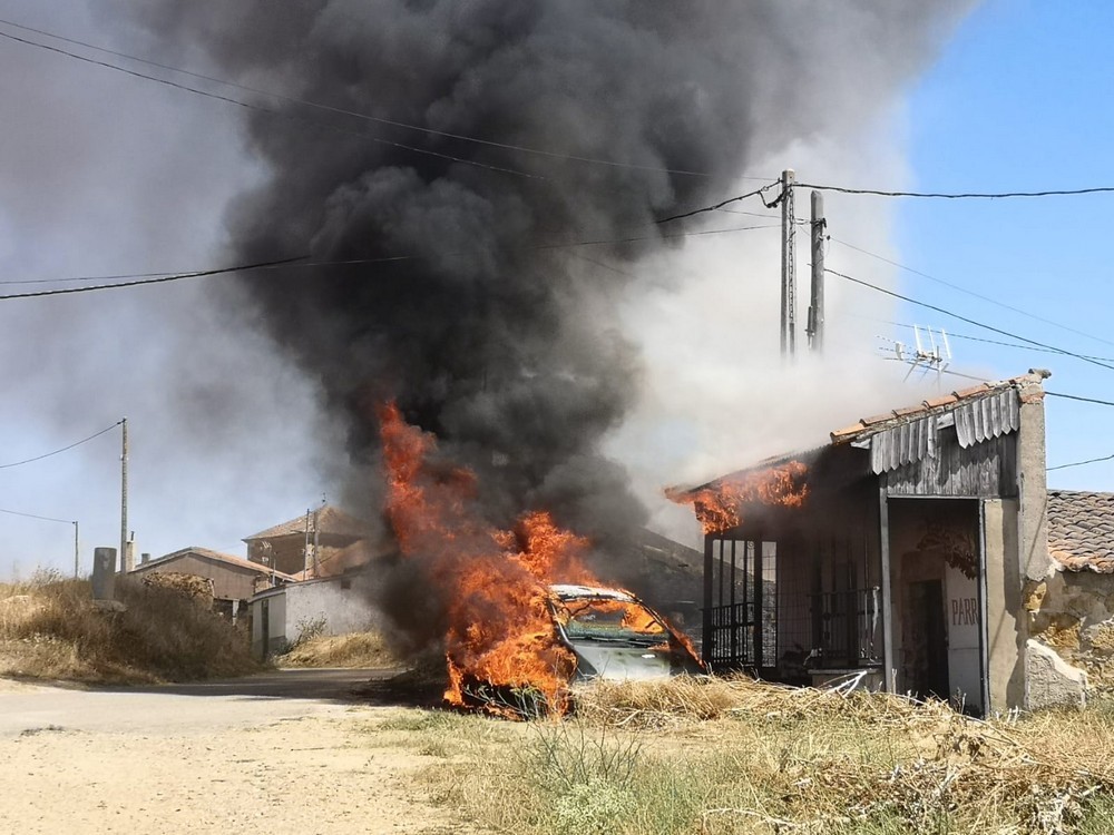 vehiculo_arde_perdigón.jpg