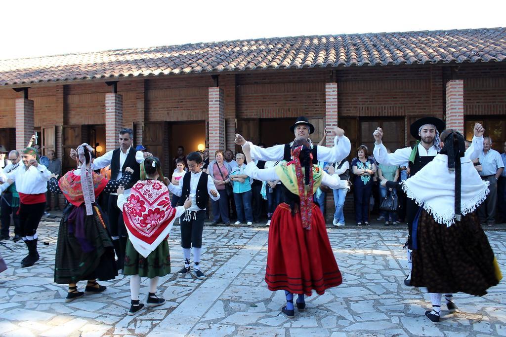 Actuación de la Asociación Etnográfica Tierras de Toro